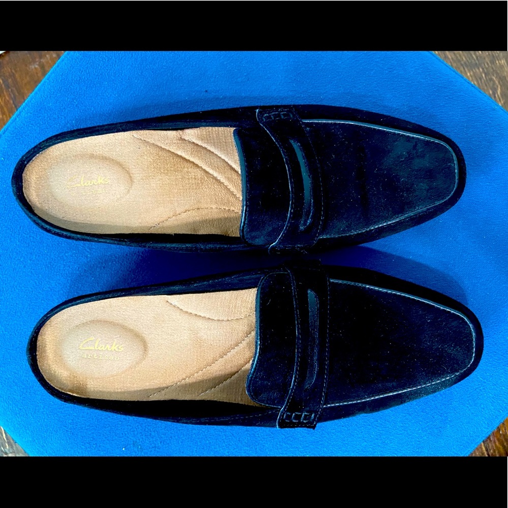 Clarks comfy suede flats